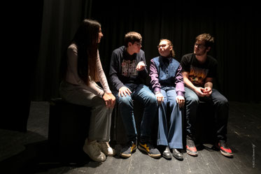 Photographie théâtre d'impro sur la scène du Sterenn 2025