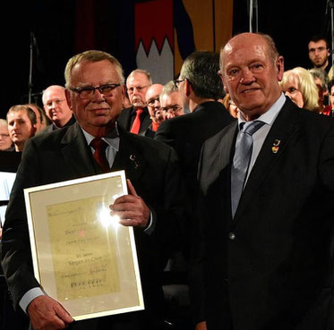 Ehrung Tenor Paul Seltsam 65J - durch FSB-Vizepräsident Paul Kolb - 2017