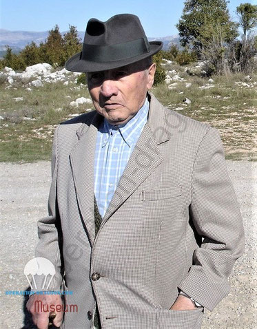 Fernand RICCO, au clos d'Espargon, lieu même des parachutages, en 2006 alors qu'il nous racontais sa période dans la résistance. 'photo J.M Soldi.