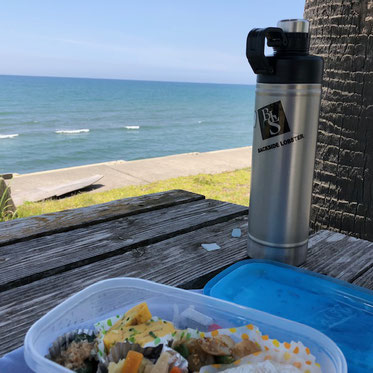 今日は小さなうねりを見ながらおひとり様青空ランチ