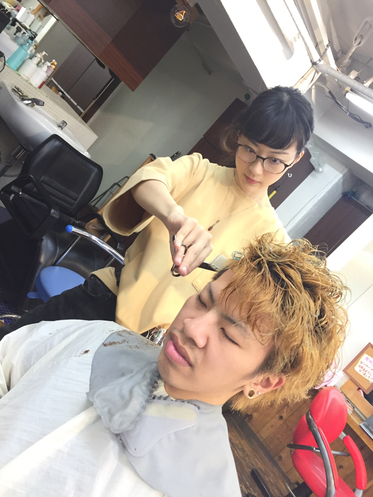 横浜の無責任美容師☆人を切ってこそ本当に必要な事が分かり、仲間がいる事が2倍の成長を促す