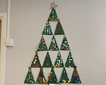 Gebastelter Weihnachtsbaum in der Förskolan