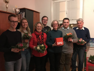 Der neue Vorstand der Boizenburger Sozialdemokraten: Theo Ahrens, Paula Holz, Hannelore Basedow, Marcel Stärker, Maike Pohlmann, Sabine Rottschalk, Kristoph-Felix Piepke, Paul Horst Basedow (v. l.)