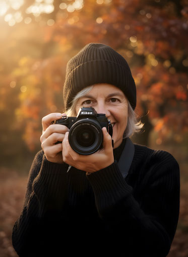 Fotografin mit Teleobjektiv 