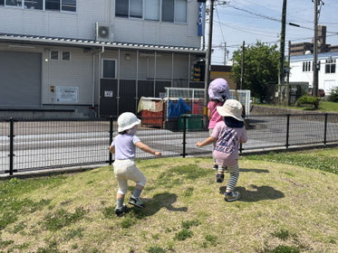 「蝶々さん　まてまて〜！」