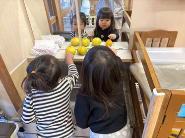 そーっと…ちょんちょん♪