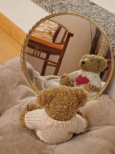 Yvonne Mayer Reutlingen Tübingen Bochum Wattenscheid Psychotherapie Körperpsychotherapie IoPT Aufstellen Entwicklungstrauma Bindungstrauma Dami Charf Franz Ruppert Franz Renggli Healy Neurogenes Zittern Verbundatmen Rebirthing Authentische Wurzeln Olbrich