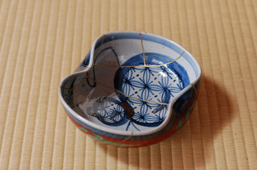 割れた深鉢に金継ぎ