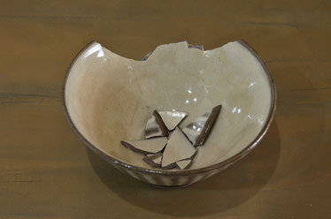割れたお茶碗