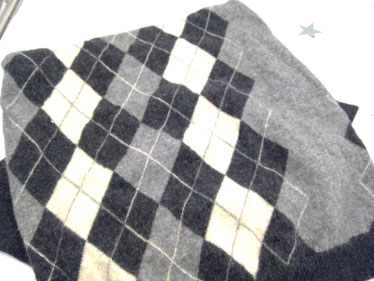 Stoffnummer UPW04, 80% Wolle, Strickstoff mitteldick