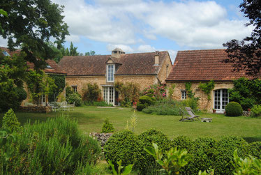 La maison d'été, la grande maison et la grangette