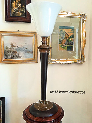 Art Deco stand light