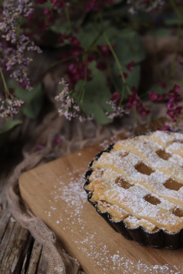 veganer Mürbteigkuchen mit Äpfeln
