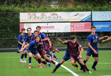 Foto's JO16 van Telstar zijn van Hannu Reijne (blauwe knop)