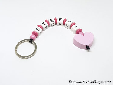 Schlüsselanhänger-mit-Namen-Herz-rosa