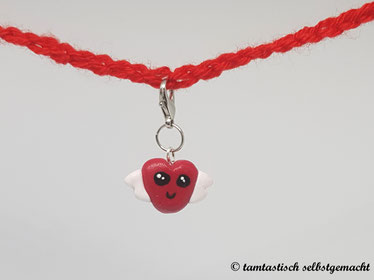 anhänger-herz-mit-flügel-rot-offene-augen