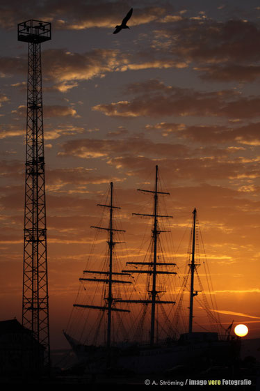 Sonnenaufgang über der Gorch Fock, Stralsund 