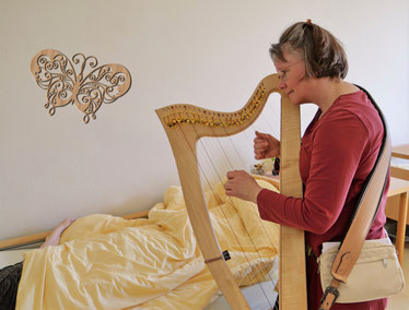 Therapieharfe Michaela Brinkmeier im Haus St. Margareta Neuenkirchen Rietberg Kreis Gütersloh NRW Senioren