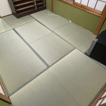 after(畳表は華みどり綿々・縁は暮四季))
