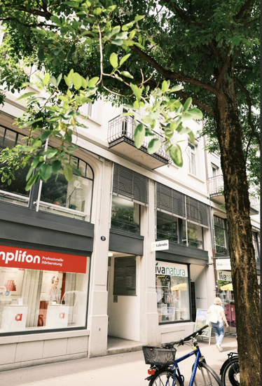 Außenansicht des Gebäudes mit der Gemeinschaftspraxis Euro im Zentrum in St. Gallen