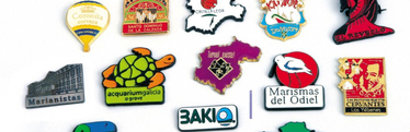 Das Bild zeigt einen Ausschnitt von dem Pin-Shop. Verschiedene Pinns sind zu sehen. Sie sind in verscheidernen Farben und Motiven.