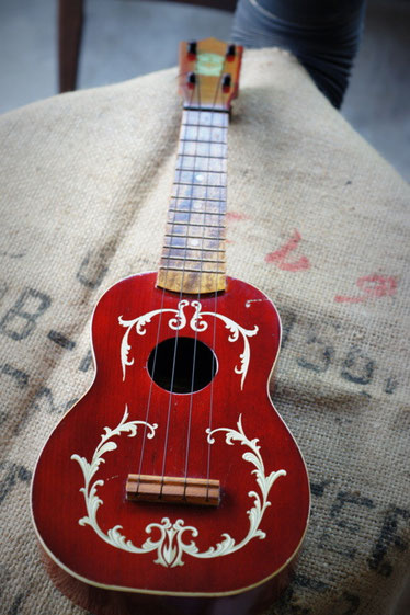 Rock Ukulele No.12 岩間楽器製　ウクレレビンテージ Rock Ukulele No.12 岩間楽器製 ウクレレビンテージ - メルカリ