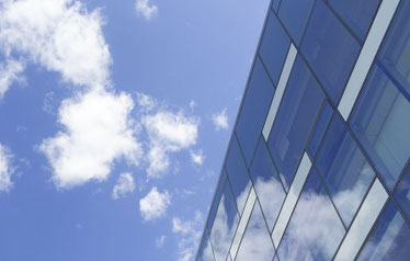 Glasfront. Foto: RyanMacGuire Pixabay