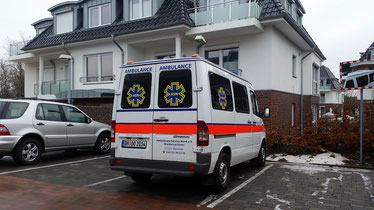 Unser KTW vor dem Ferienhaus in Duhnen