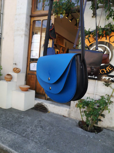Bleu ciel et noir