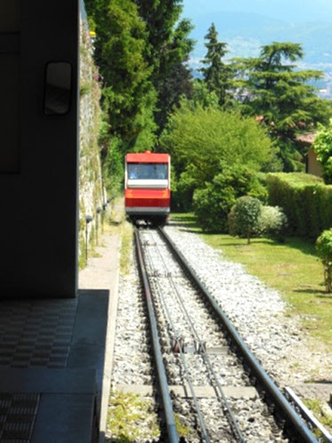 San Vigilio Hill を登る登山電車