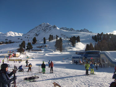 Blick vom Bergkastel die Zirmbahn hinauf