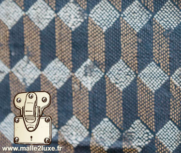 malle ancienne courrier au départ