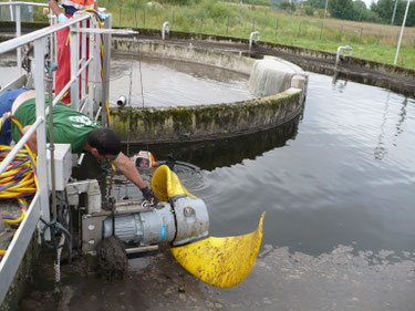 Plongeur en DIVEX AH5 en station d'épuration