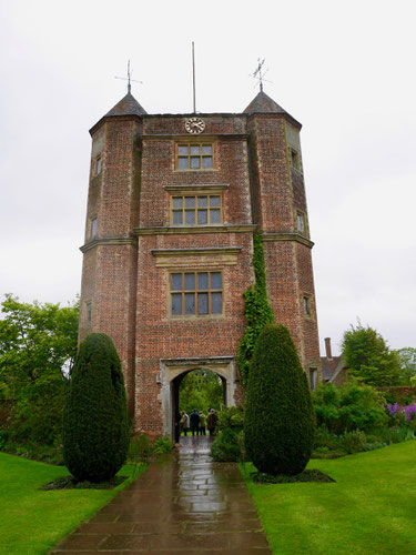 Sissinghurst Castle , die berühmten Türme im weißen Garten