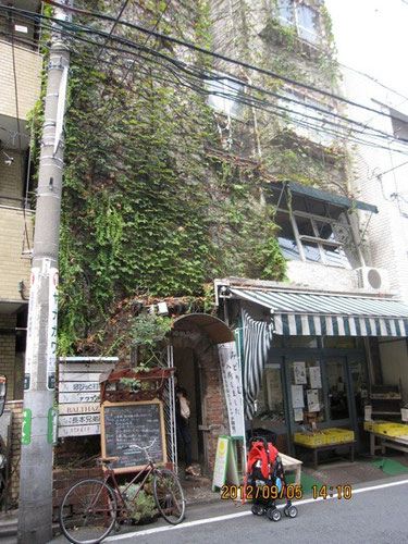 「 ほびっと村」外観 。2012年9月 筆者撮影。