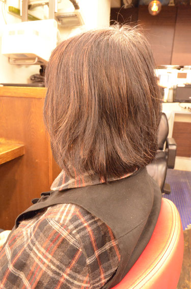 首が短くて襟足が長くてスッキリしたボブにならない方には・・・首を長くする