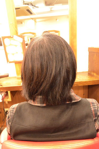 首が短くて襟足が長くてスッキリしたボブにならない方には・・・首を長くする
