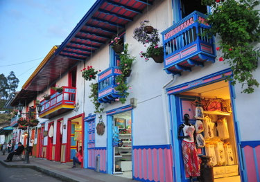 Blick in einen kleinen Laden auf der Calle Real in Salento