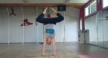 How to handstand - coach philosport