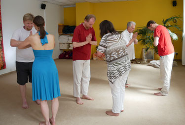 Namaste in der Tantragruppe Würzburg von Devapujana Tantra