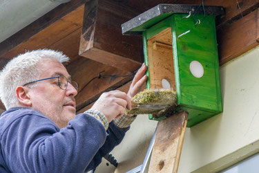 Reinigung des Kameranistkastens im Januar 2024 (Foto: B. Budig)