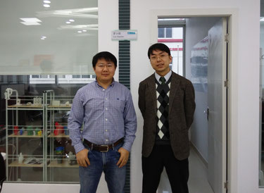 Polymaker社にて。左：Luo博士（CEO）、右：石田