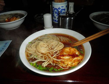 【写真8】 甪直名物?爆魚麺