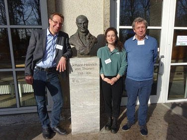 From left to right: Eike Lüdeling (University of Bonn), Elisabeth Schwitzky (University of Bonn) and Michael Blanke (University of Bonn). © Michael Blanke/ HortiBonn 