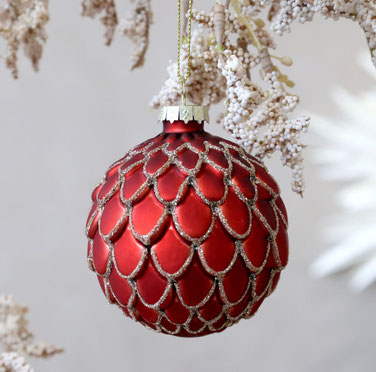 Rote Weihnachtskugel Zapfen-Design von Chic Antique