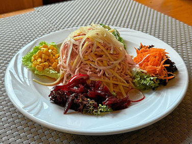 Portion Elsässer Wurstsalat mit Käse
