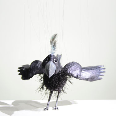 Marionette weiser Rabe