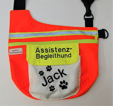 Personalisierte Assistenzhundtasche aus Nylon in Neonorange mit Reflexstreifen, Aufdruck Assistenz-Begleitung, Pfötchenmotiv und Wunschname