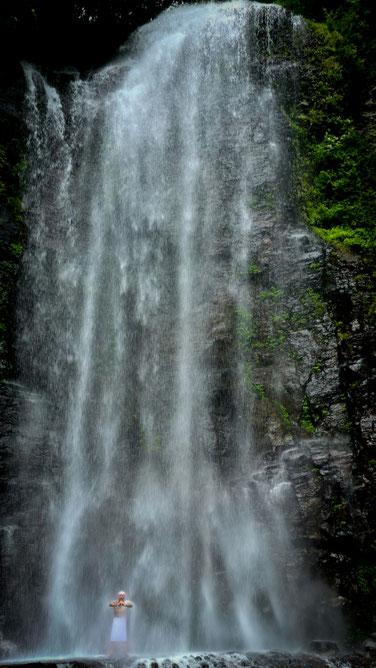 Takigyo unter dem 30 m hohem Kiyotaki in Otaki village
