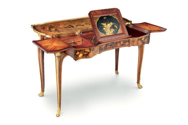 Schreib- und Toilettentisch, Jean-François Oeben, Paris um 1754/57, © Bayerische Verwaltung der Staatlichen Schlösser, Gärten und Seen, Residenz München / Stephan Klonk, Berlin